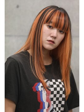 ガルテ(GARTE) オレンジ×黒のツートーンカラー