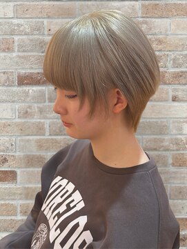 ハイトーン×ショートボブ