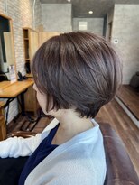 アンドブルー(and BLUE)&nbsp;伊勢崎顔まわり長めの丸みショートボブ