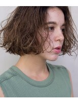 アットラブ バイ ベル(at'LAV by Belle)&nbsp;ボサっとしたルーズ感がおしゃれなブツ切りボブ〔Belle原宿〕