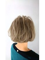 ブリス(VLISS)&nbsp;シルバーベージュボブ_3Dカラーミニマムボブ