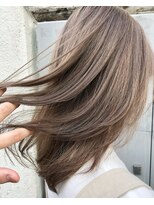 ケンジ ツルヤチョウ(KENJE tsuruyacho)&nbsp;詳細はinstaで。@oikawa.shohei/透明感ミルクティーベージュ＊