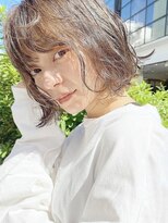 ディッセンバー 神宮前(December)&nbsp;ベージュカラー切りっぱなしボブグレージュフルバング外ハネボブ