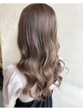 ニューカマー バイ ヘッドライト シブヤ(NEW COMER by HEADLIGHT shibuya) グレージュ×くびれミディアムレイヤー