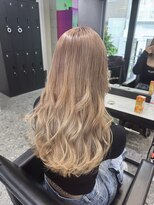 パヌポン(PANUPON)&nbsp;ベージュハイライトバレイヤージュケアブリーチダブルカラー