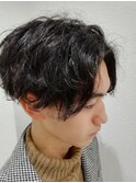 センターパート×ゆるスパイラルパーマスタイル