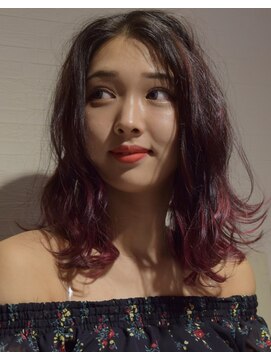 アトリエバロン(atelier Baron) 【三野 満】チェリーレッドのミディアムウルフ