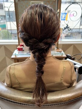 バブ バイネオリーブ(Bab by neolive) ゆるふわ編み下ろし　ローポニースタイル　お呼ばれヘアセット