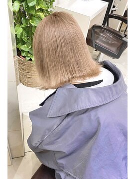 リア 大阪梅田(Ria) ~外ハネ ミルクティーべージュ~ 【Ria 大阪 梅田】