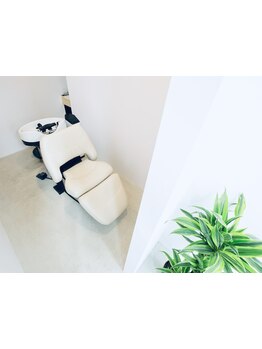 髪の研究所が誇る極上ヘッドスパ♪髪質の改善から頭皮の汚れの除去、お顔のリフトアップにもアプローチ！