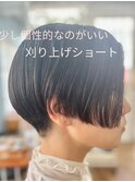 インナーカラー艶髪ネイビーグレーアッシュ大人美人