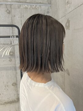 プラスシー(+C) ハイライトで赤みの出にくいヘアカラーに！福岡ハイライト