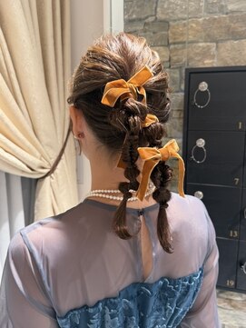 ザザ ZA/ZA 目白 【パーティーヘアアレンジ♪】編みおろしツインポニー