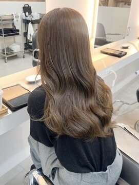 エイチバイシオミエイチ 神戸三宮(H by shiomi H) インナーカラー/ミルクティー/オリーブカラー