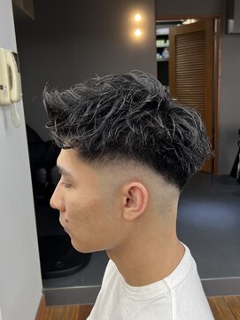 ザデイトウキョウ 表参道 青山(THE DAY TOKYO) MEN’S/サーフカール/刈り上げセンターパート/表参道駅/青山