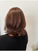 オレンジベージュ×外ハネミディ