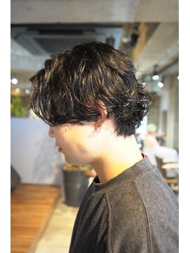 キュー(Cue_) 大人ミディアムウルフの無造作ルーズパーマ　2【影山】
