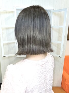 パクタ(PAcuTA.) タッセルカット   切りっぱなしボブ　グレージュ