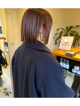 ビアノバ(via nova) 切りっぱなしボブのオレンジベージュヘア