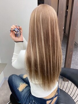 エミーバイモアムー(Emmie byMoremuu) 【YU-TA】ミルクティーハイライトエクステ