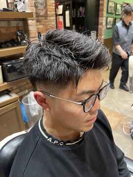 ヒロギンザバーバーショップ 丸の内店(HIRO GINZA BARBER SHOP) テーパーフェード