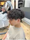 ツイストスパイラルで動きを出しつつ、質感は上品に。