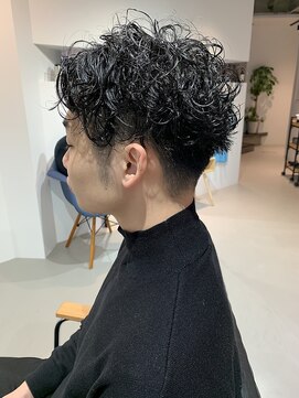 イズ(iss) #メンズパーマ #センターパート