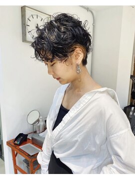 ナループロアツム(Nalu pu loa Tsum) ショートパーマ/ショートヘア/インナーカラー/ブリーチパーマ