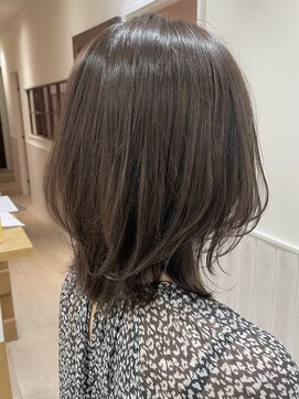 ネオリーブソラ 相模大野店(Neolive sola) 透明感あふれるシルバーグレージュ/くびれヘア