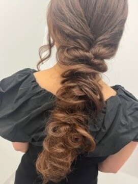 プリュス 名古屋(Plus) ゴムだけアレンジ/大人可愛い/ポニーテールアレンジ