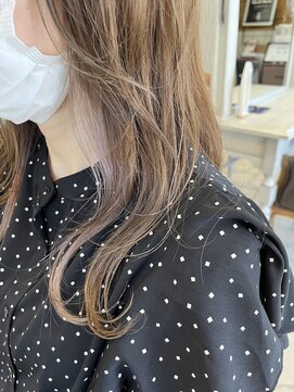 ヴィーナ(Veena) ミルクティーベージュのインナーカラー☆