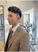20代30代40代メンズパーマスキンフェードビジネスカジュアル