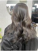 レイヤーカット×オリーブベージュ