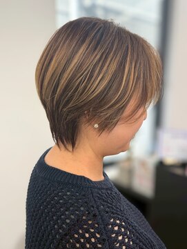 ジエクトアイロ 江坂駅前 似合わせショートボブ/フェザーショート/細めハイライト