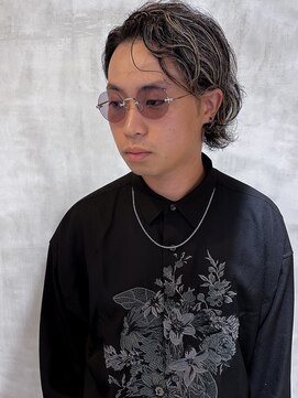 イル(ill) ハイライト マンバン ミディアム ウルフ パーマ