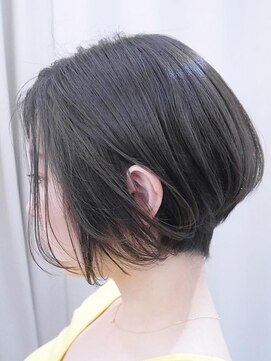 ハット(HUT) 【少し軽めの大人ショートボブ】