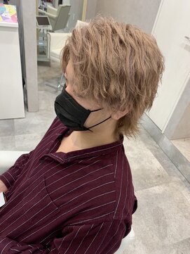 ブロンドバイピンキー(Blond by Pinky) 波打つウルフにミルクティーを添えて。