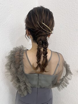 プティクローシェ バイ クオーレ(petite cloche by CUORE) 2本編みおろし 結婚式ヘア お呼ばれヘア