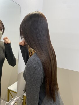 シュヴーブリヤン(cheveux brillants) 【美髪縮毛矯正で作る再現性100%艶髪】リップを塗る仕草に色気を