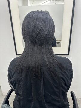 キー(kii) ウルフカット＋曲がる縮毛