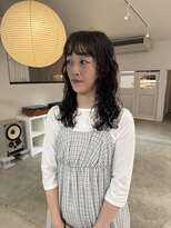 ノイ(noi)&nbsp;途中の長さでもウェーブが映える、ロングパーマ