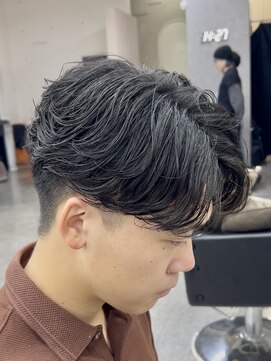 グロップ 町田(GLOP) 今っぽい束感が魅力のフェザーパーマ