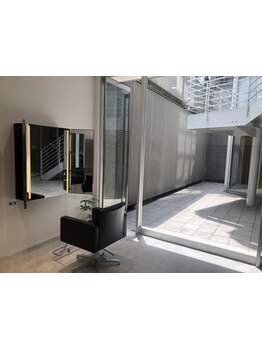 六本木美容室ならではのこだわりの設計＊プライベート感溢れる店内で、あなただけの至福のひと時を♪