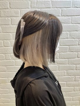 デイジー インデックスヘア 大島店(DAISY index hair) ホワイトベージュ 切りっぱなしボブ インナーカラー ブリーチ