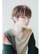 ヤイカ(YAYKA) ニュアンスパーマとハイライトで作る立体感ショート