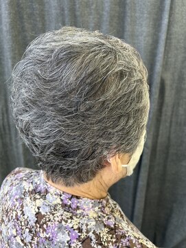 サンひまわり 高来店 グレーヘアーのショートスタイル