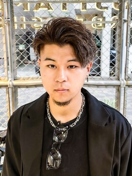 フジヤマ バーバー ショップ(FUJIYAMA BARBER SHOP) スキンフェード ツイストハイライトショート