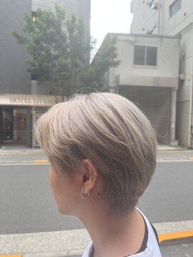 クリーブ 池袋(creeb) センターパート、ホワイトグレージュ