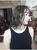 ミディアムパーマ　ゆるめパーマ　オリーブカラー　大きめカール