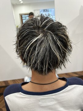 ヒカリ バイ イサミ 西川口(Hikari by ISAMI) 韓国マッシュスペインカールスパイキーショート〈理容室〉西川口